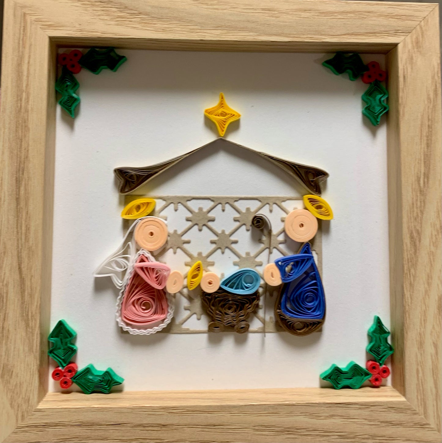 Quilled nativity scene in wooden frame. Christmas quilling ideas.